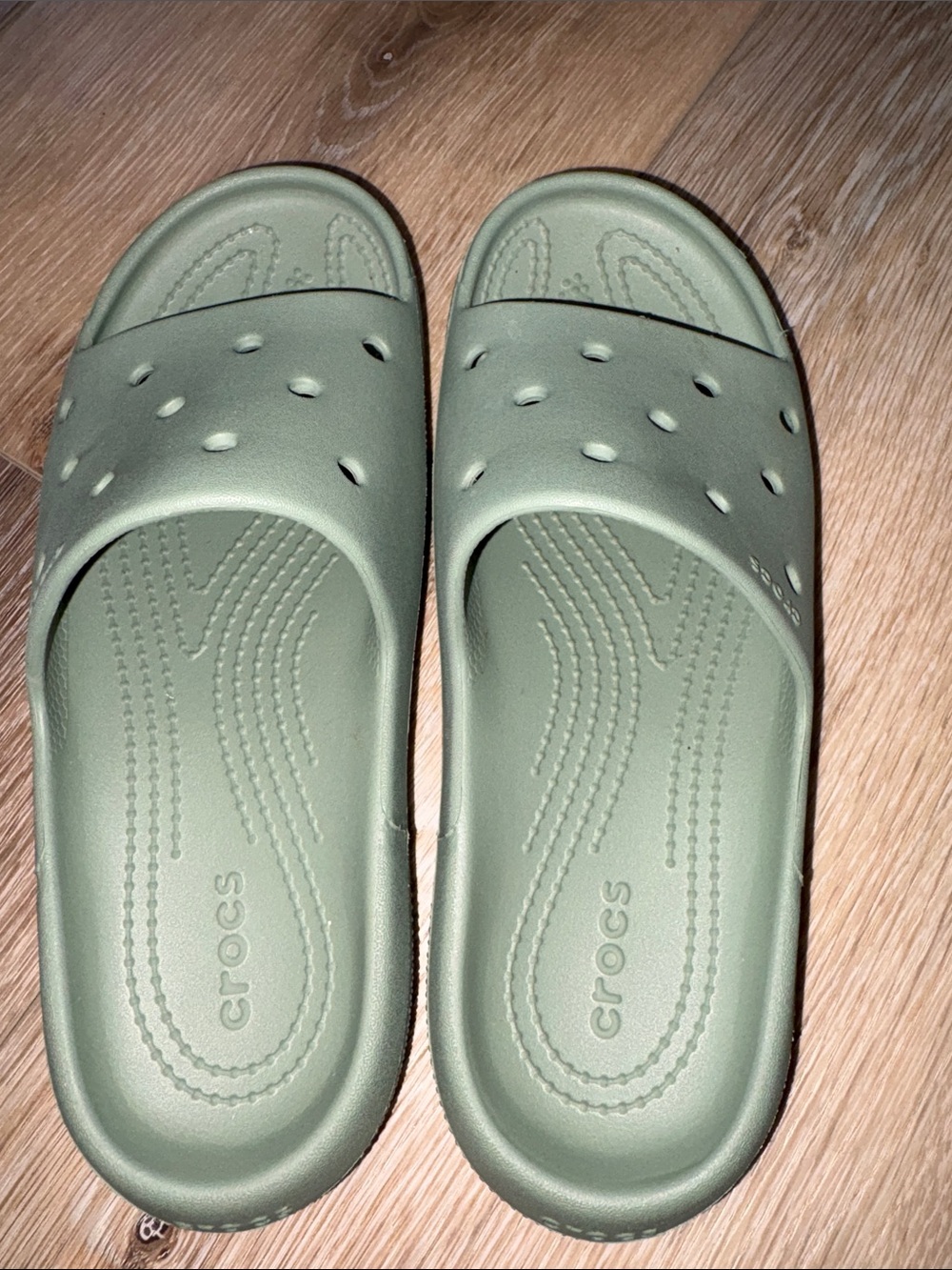 GREEN SIZE 8 WOMEN’S CROCS, SLIDES SANDALS NEW NO TAGS